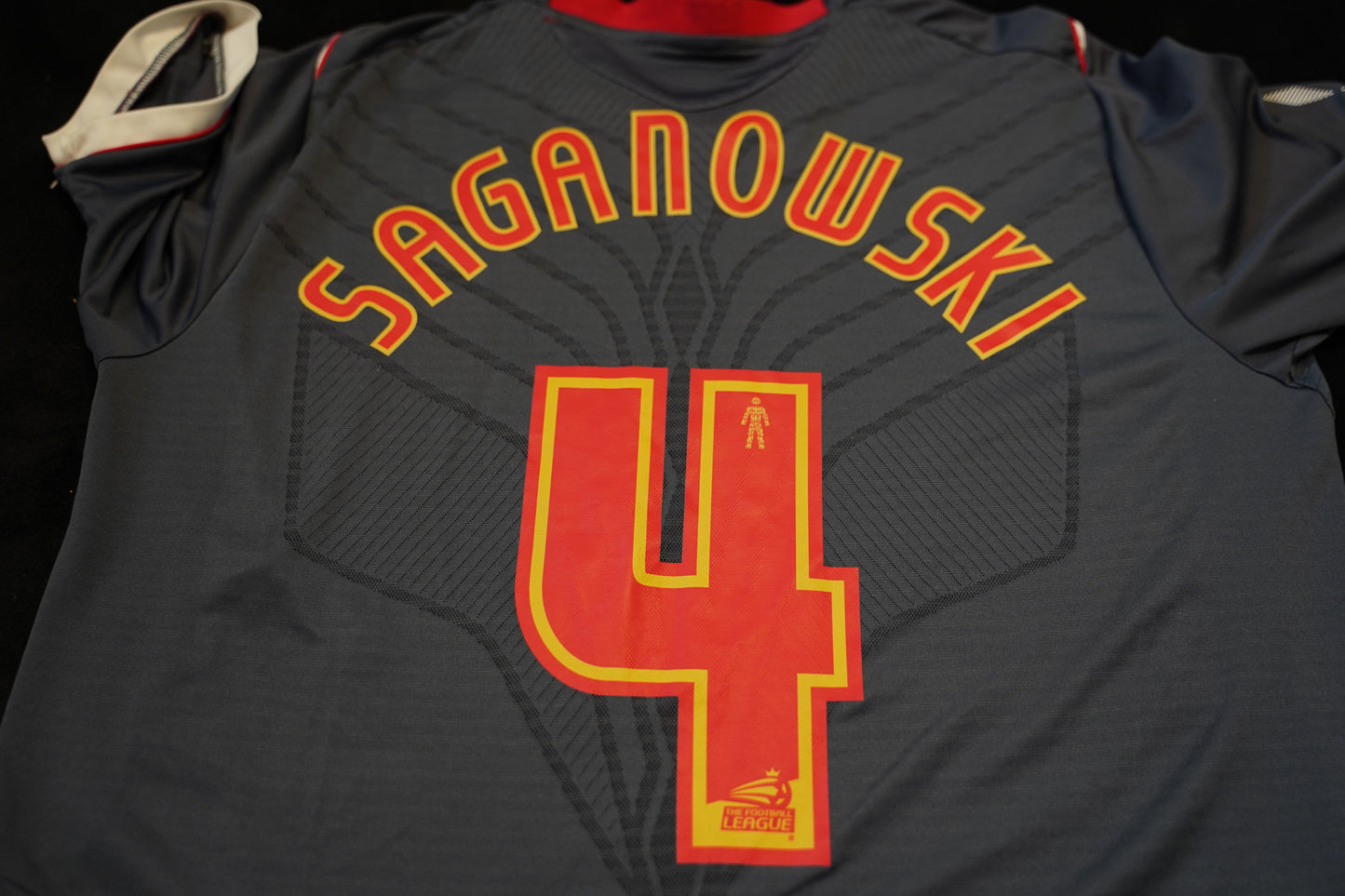 Koszulka piłkarska Saganowski z sezonu wyjazdowego Southampton nr 4 z 2008/2009 Umbro XL