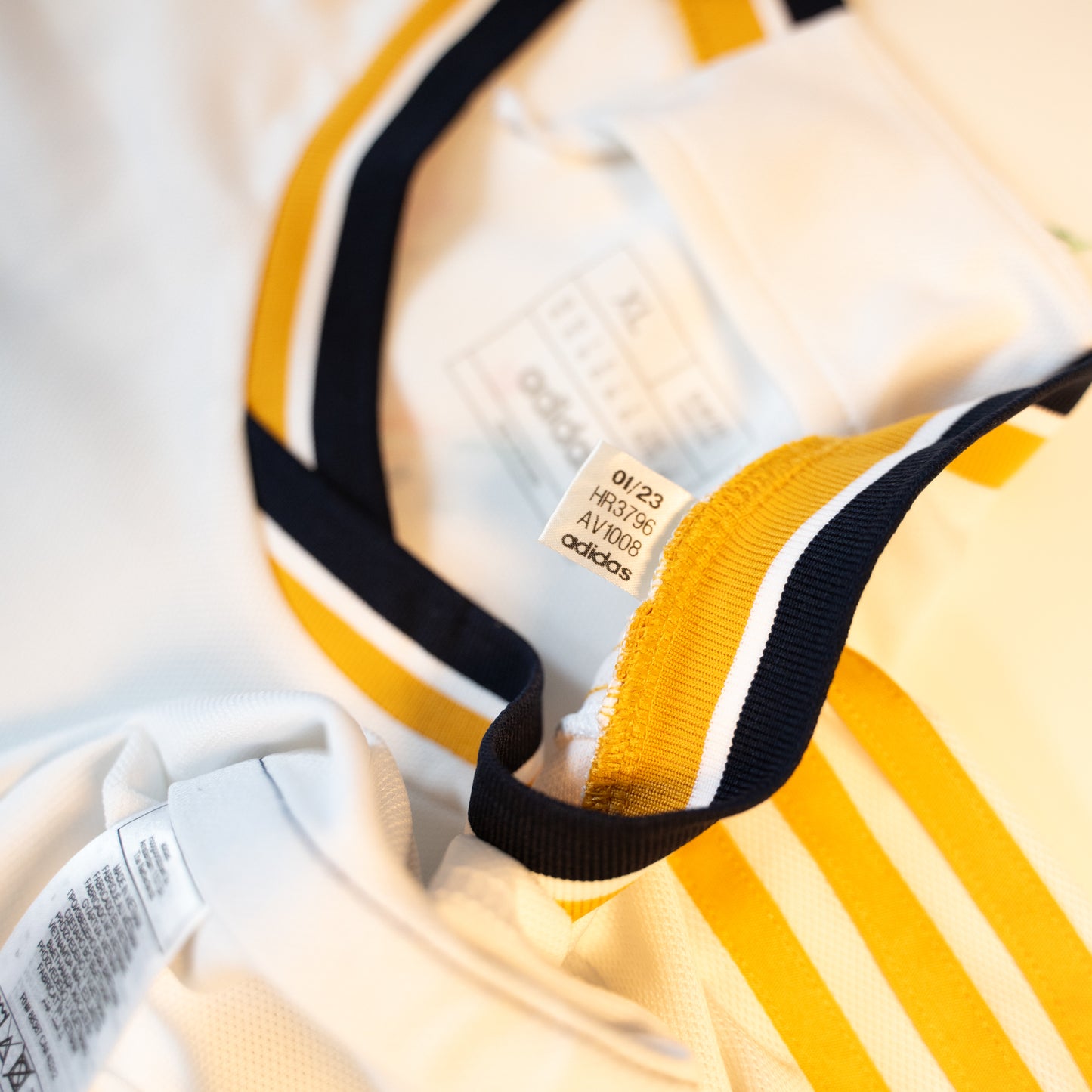 Real Madrid 2023-2024 #5 Bellingham Football Shirt Adidas XL Men HR3796