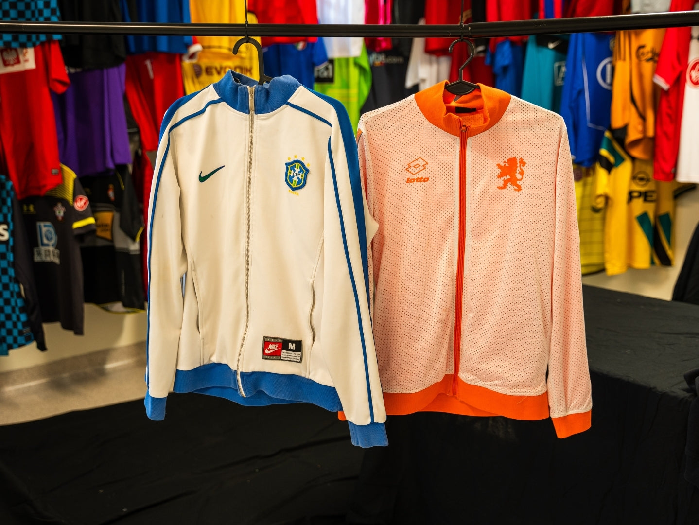 Sweatshirts & training shirts