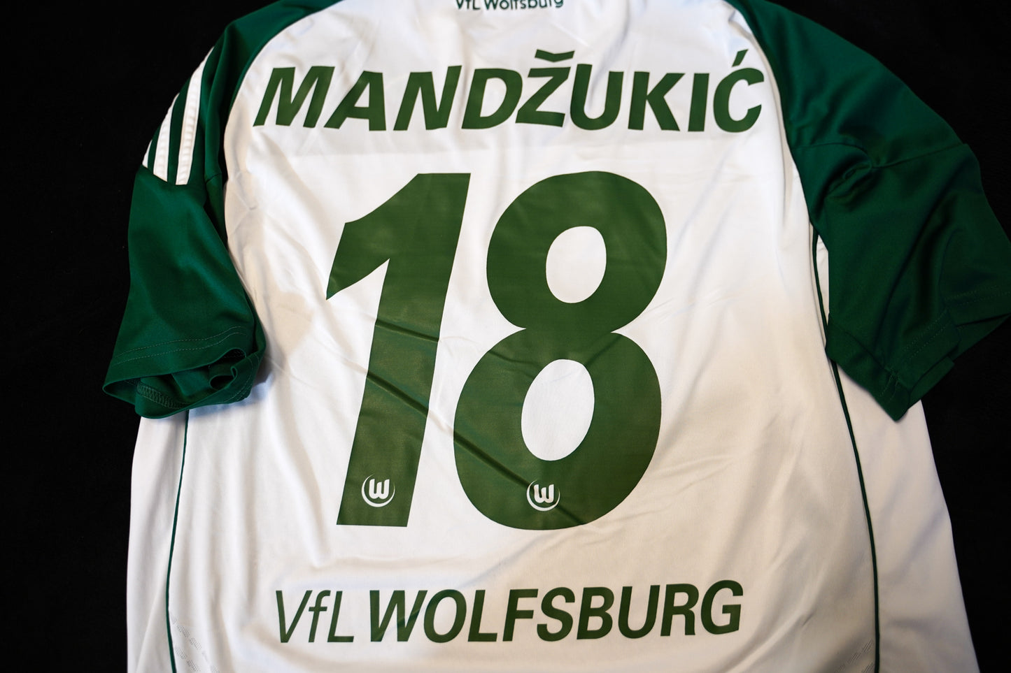 2010 2011 Vfl Wolfsburg #18 Mandzukic home L men Adidas Football Shirt U40807