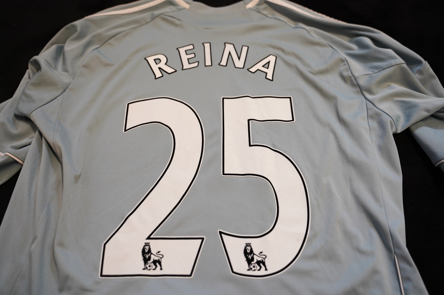 2010 2011 Liverpool #25 Reina Goalkeeper Long Sleeve adidas L P96663