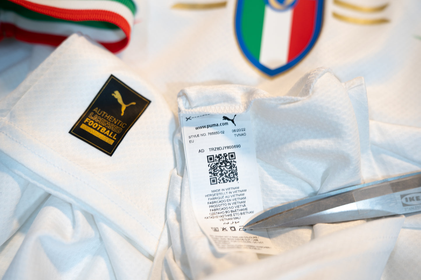 Italy 2021-22 Away BNWT Away Shirt Original Football Jersey Puma M 765650-02